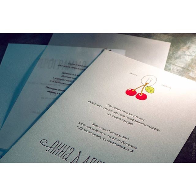 Комплект свадебного приглашения, комбинированная печать — цифровая и высокая, меню на кальке. #высокаяпечать #приглашение #свадебная #типография #suvorovpress #letterpress #wedding #invitation #printing