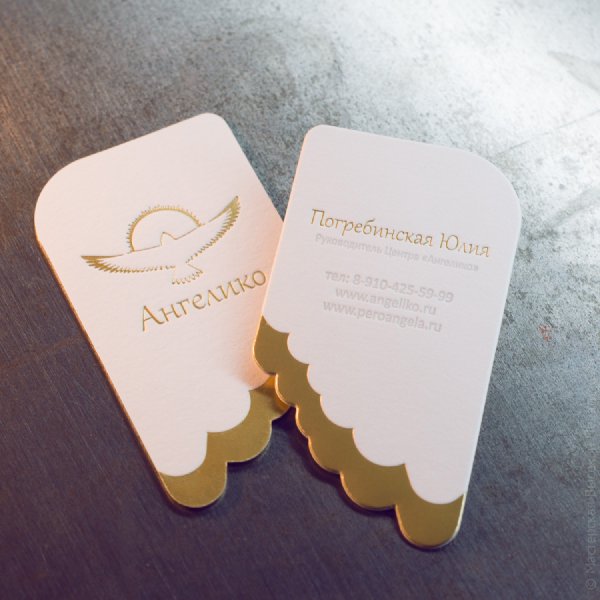 Визитки Ангелико — фигурная вырубка с золотым торцом
