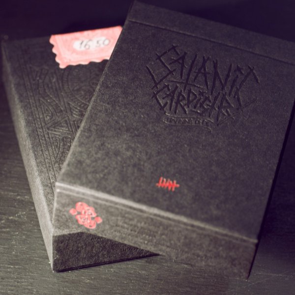 Упаковка Satanic Cardiacs — карточная игра