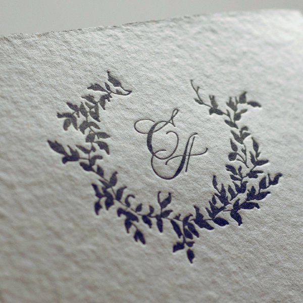 Свадебное приглашение с монограммой E&A