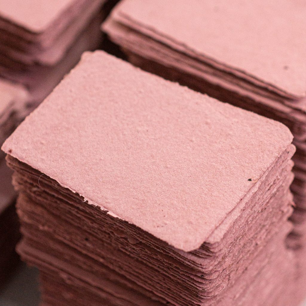 Бумага ручного отлива 85х55 розовая «Суворов и Ко»